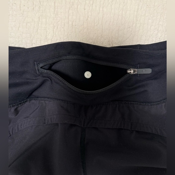 Lululemon Low Rise Lined shorts - Picture 6 of 6